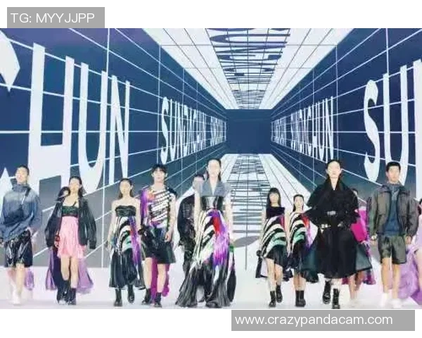 足球明星腹肌纹身图揭示运动员个性与魅力的完美结合 足球明星腹肌纹身图揭示运动员个性与魅力的完美结合