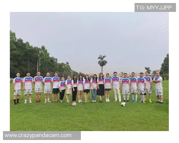 香港足球明星队在榕江激情直播展现球技与团队精神