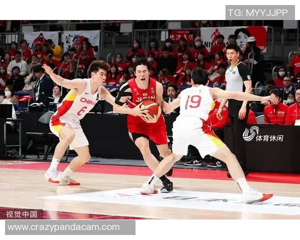 中国男篮强势出击迎战中国香港全力争胜展现团队实力与拼搏精神 中国男篮强势出击迎战中国香港全力争胜展现团队实力与拼搏精神